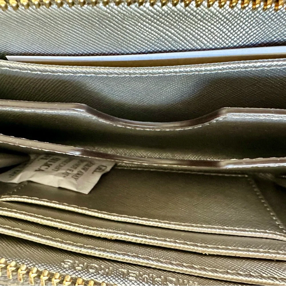 Michael Kors Women's Metallic Silver Multi Function Phone Case- Wristlet NWT